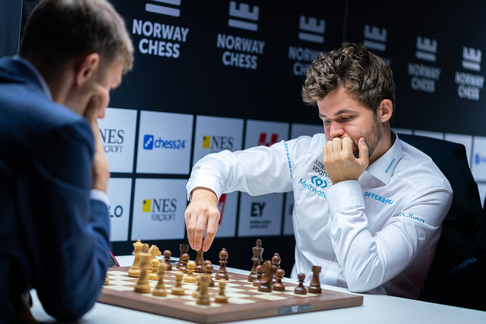 Sven Magnus Qen Carlsen sinh ngày 30 tháng 11 năm 1990) là một đại kiện tướng cờ vua Na Uy